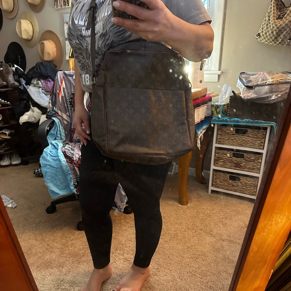 Louis Vuitton Brown Monogram  woman’s crossbody /travel bag large - Picture 14 of 16